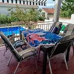 With Heated Outdoor Swimming Pool 9x4m