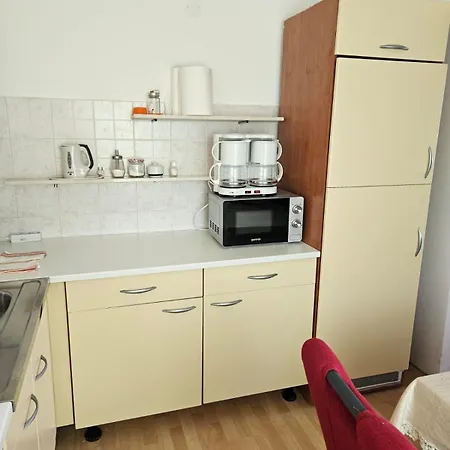 아파트 With Swimming Pool 9x4m *