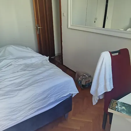 With Swimming Pool 9x4m 셀스