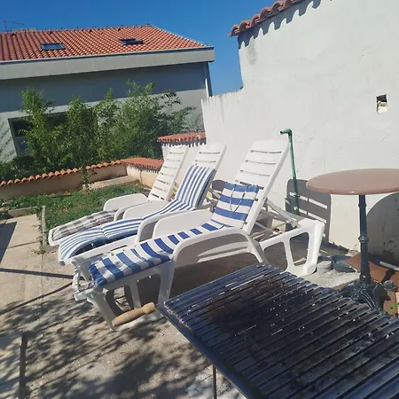 아파트 With Swimming Pool 9x4m