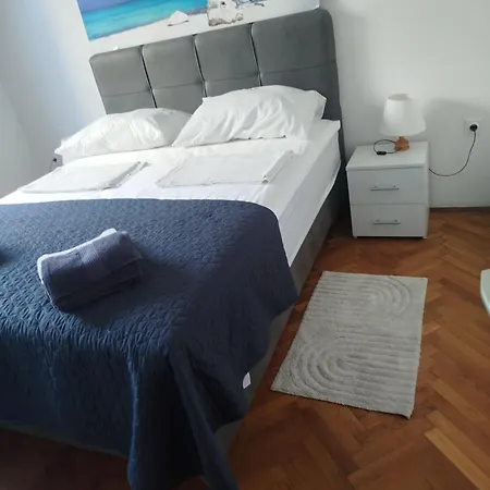 With Swimming Pool 9x4m 아파트 *