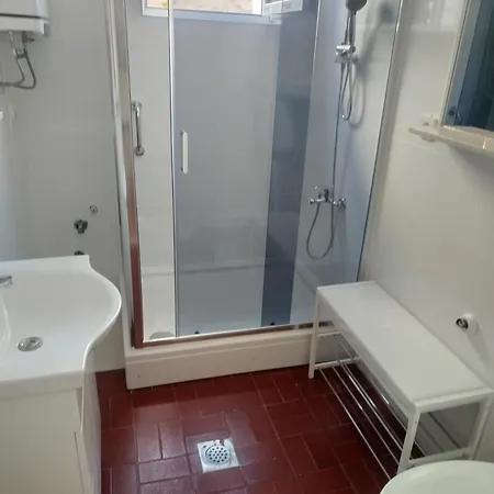 아파트 With Swimming Pool 9x4m 셀스