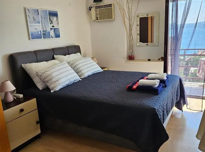 Apartament Apartments With Heated Outdoor Swimming Pool 9X4M *