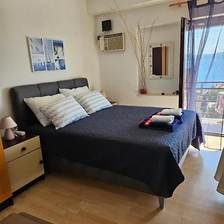 Apartment With Swimming Pool 9x4m *