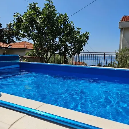Apartment With Swimming Pool 9x4m