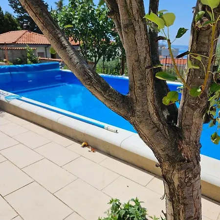 Apartment With Swimming Pool 9x4m *