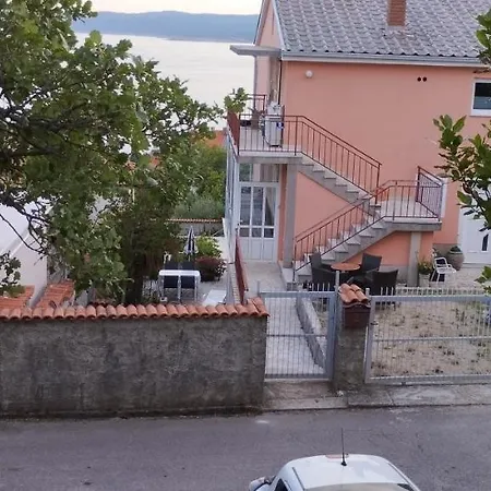 With Swimming Pool 9x4m Selce