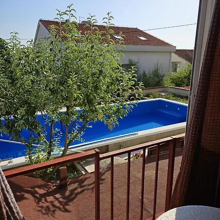 Apartmán With Heated Outdoor Swimming Pool 9x4m