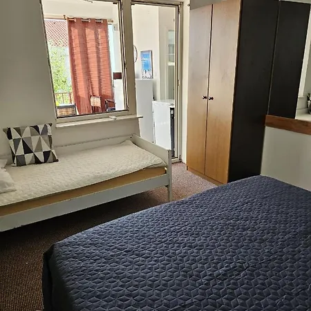 Apartment With Swimming Pool 9x4m