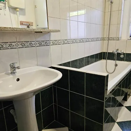 With Heated Outdoor Swimming Pool 9x4m Apartmán *
