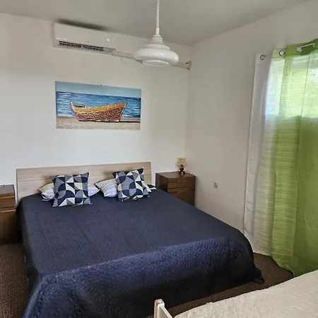 Apartment With Swimming Pool 9x4m