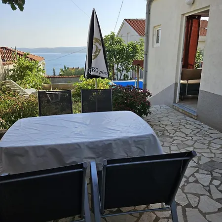 With Swimming Pool 9x4m Selce