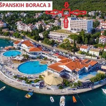 With Heated Outdoor Swimming Pool 9x4m * Selce