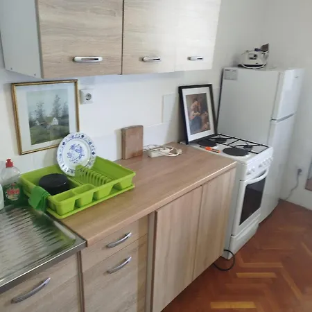 With Swimming Pool 9x4m Selce