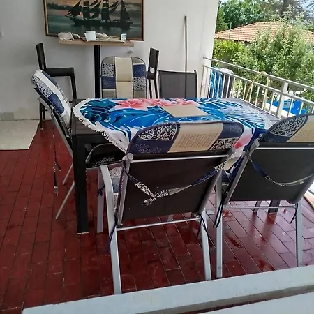 With Heated Outdoor Swimming Pool 9x4m Apartmán