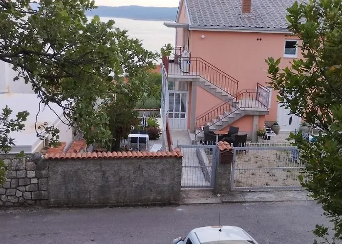 With Swimming Pool 9x4m Selce