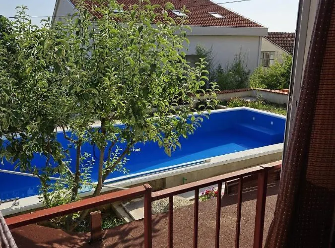 Apartman Apartments With Heated Outdoor Swimming Pool 9X4M