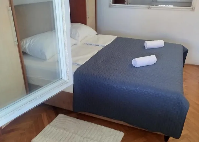 Apartments With Heated Outdoor Swimming Pool 9X4M Apartman Selce