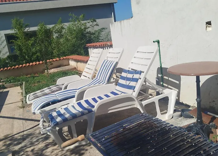 Apartman Apartments With Heated Outdoor Swimming Pool 9X4M