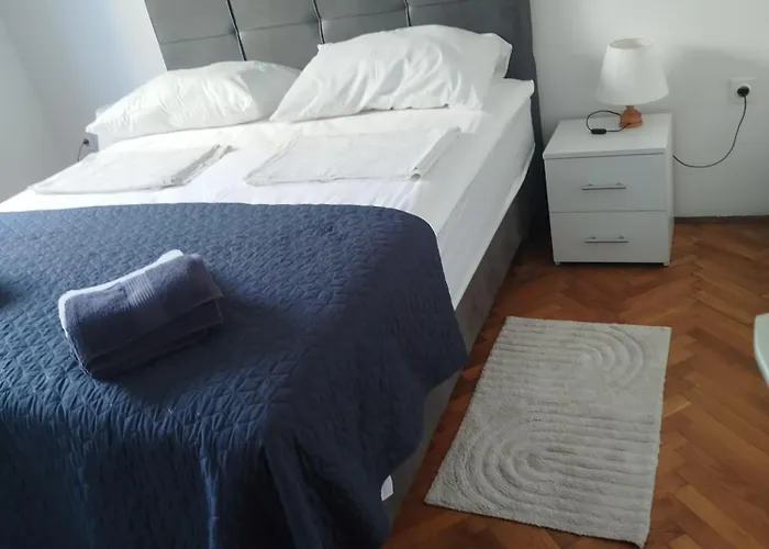 Apartments With Heated Outdoor Swimming Pool 9X4M Apartman *