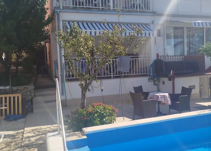 Apartments With Heated Outdoor Swimming Pool 9X4M Apartman Selce