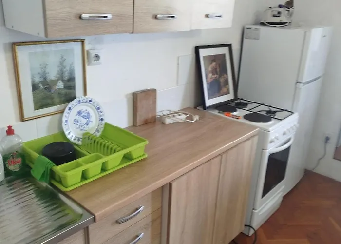 With Swimming Pool 9x4m Selce