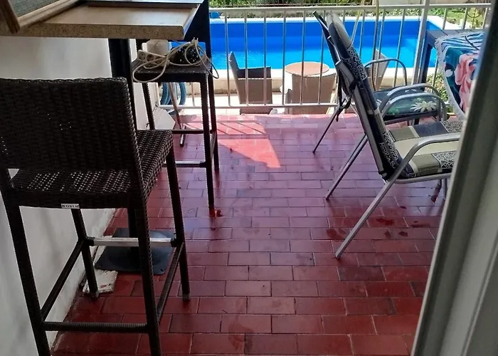 Apartman Apartments With Heated Outdoor Swimming Pool 9X4M